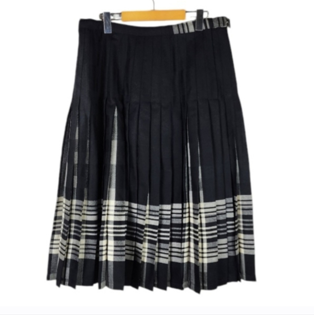 Vintage 1960's Pure Wool In'N Outer Reversible Pleated Skirt Black Cream Size 16